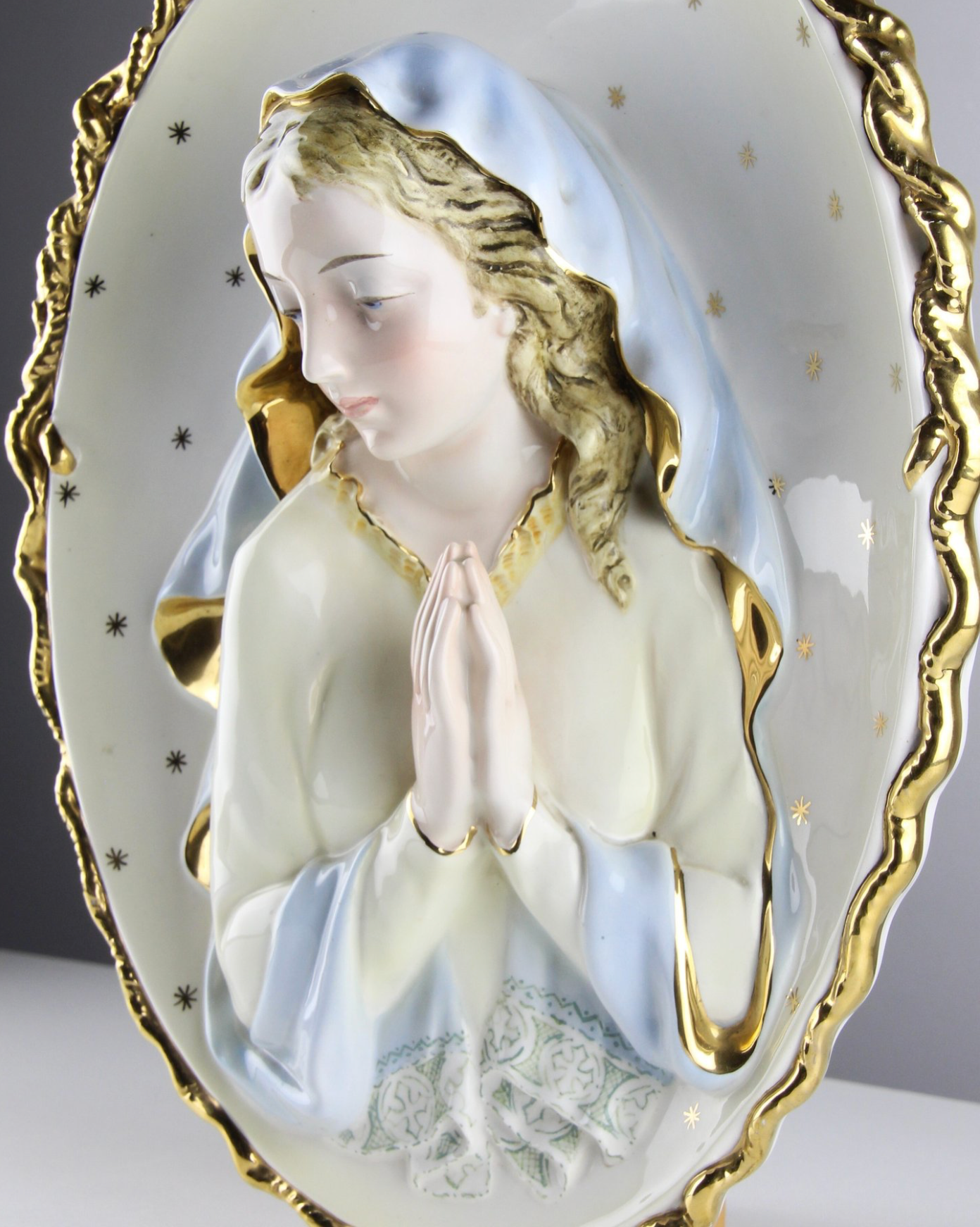 Madona Orante – Vierge murale en porcelaine