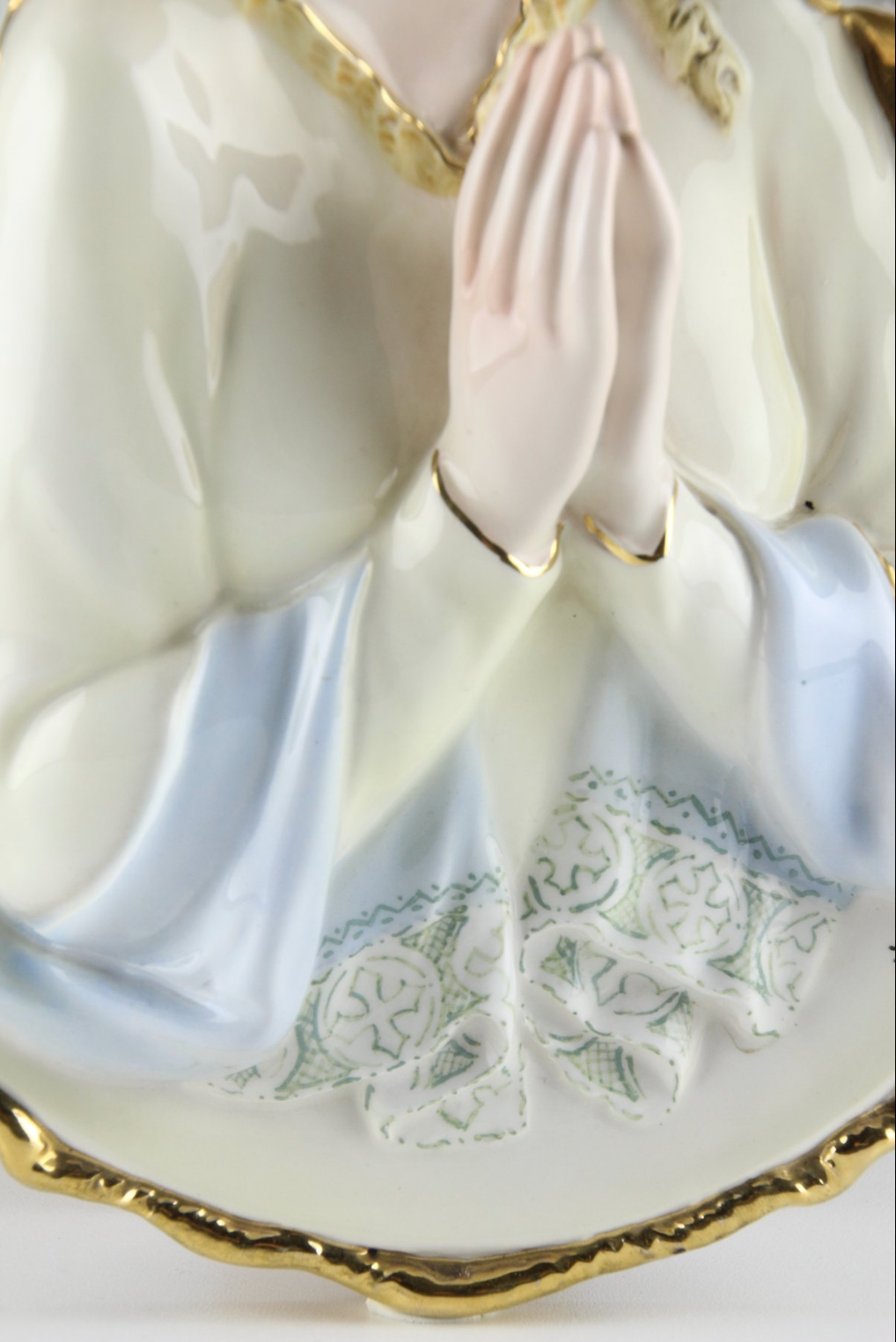 Madona Orante – Vierge murale en porcelaine