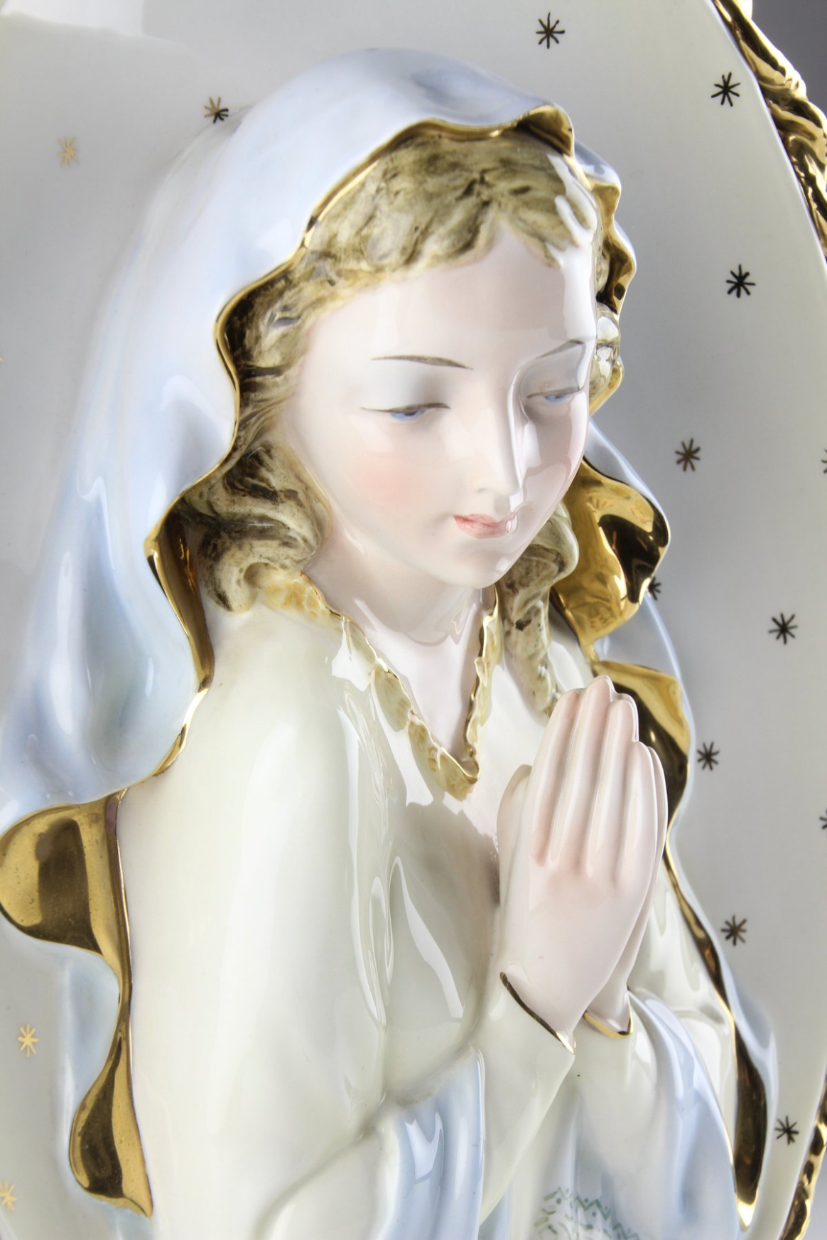 Madona Orante – Vierge murale en porcelaine