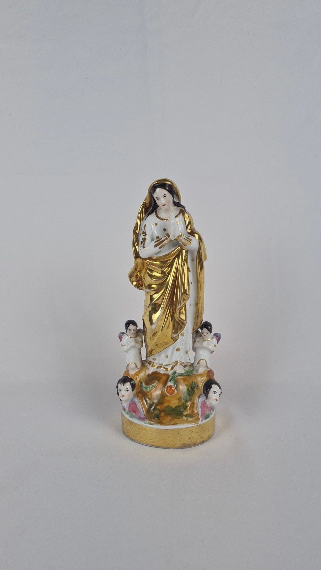 Vierge en Ascension – Porcelaine polychrome et dorée