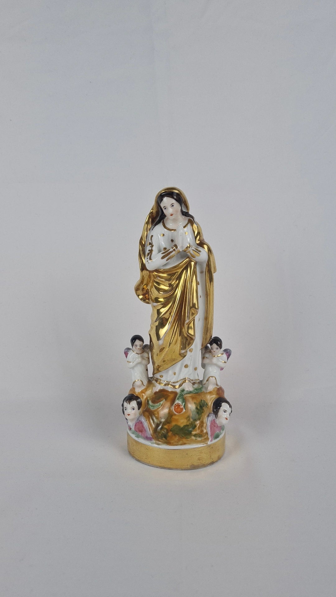 Vierge en Ascension – Porcelaine polychrome et dorée