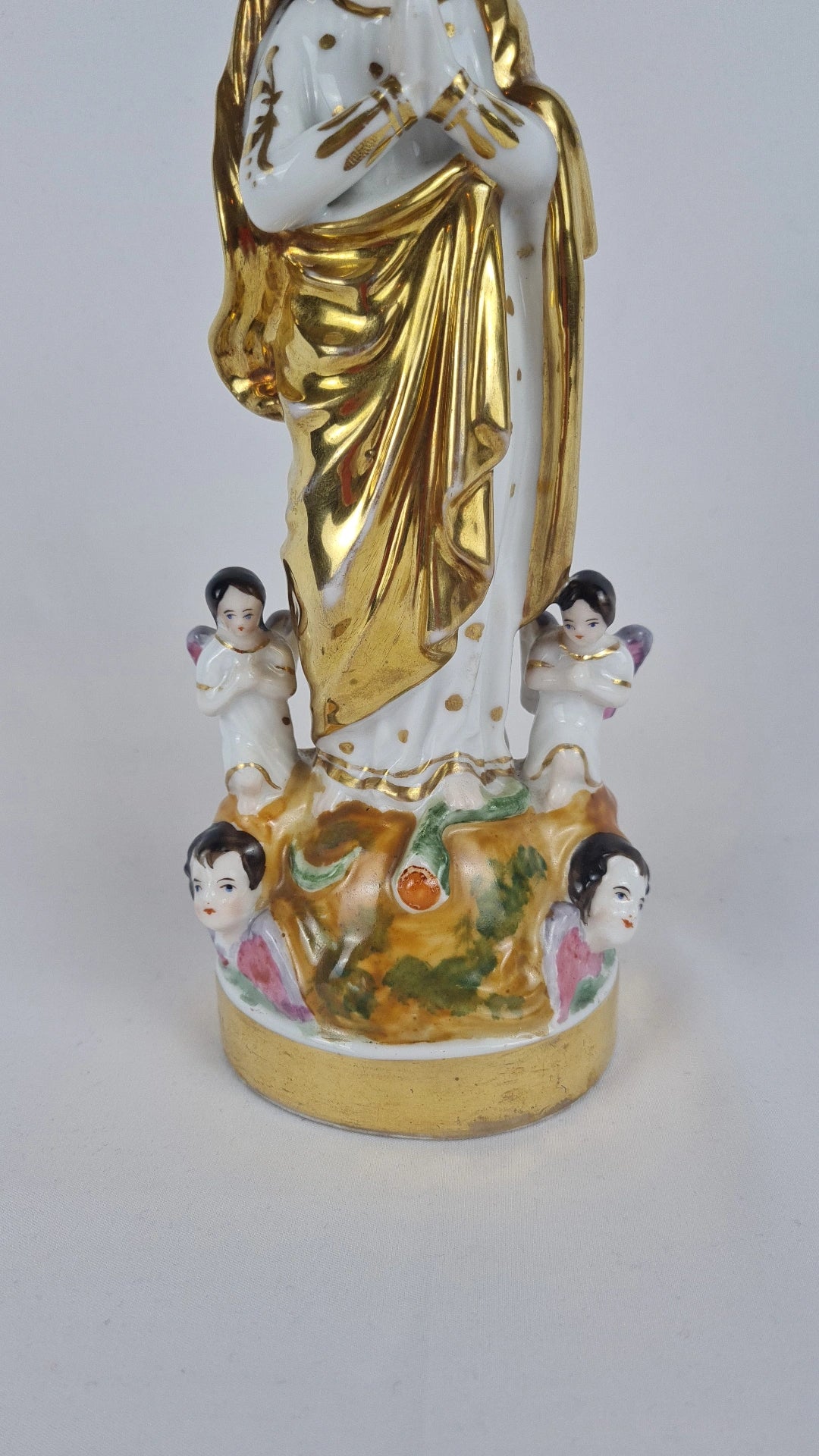 Vierge en Ascension – Porcelaine polychrome et dorée