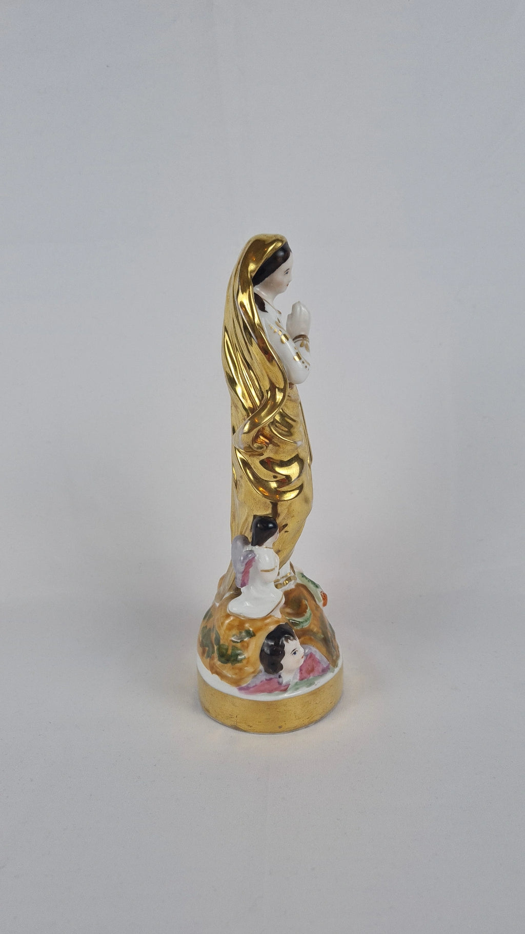 Vierge en Ascension – Porcelaine polychrome et dorée