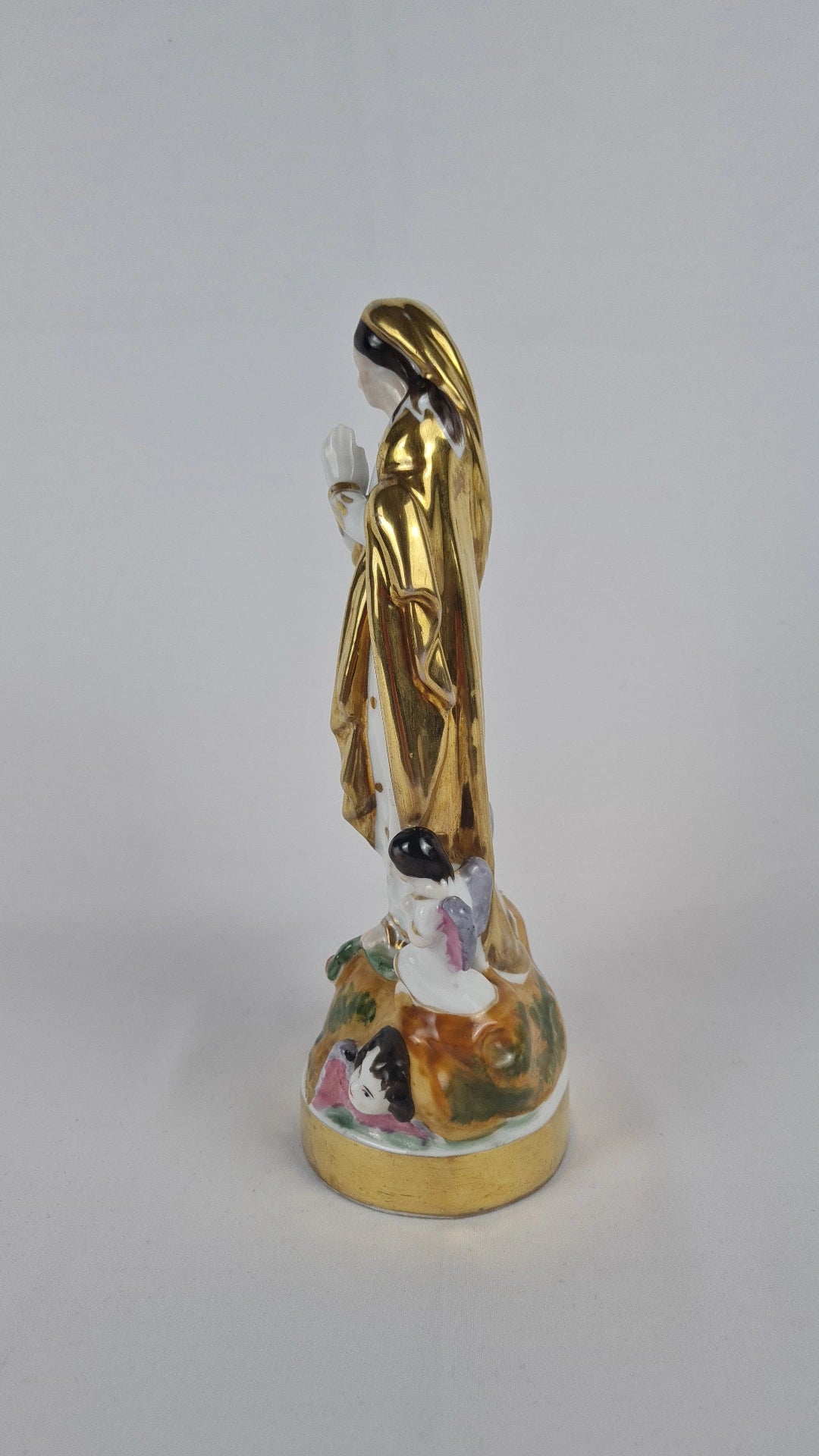 Vierge en Ascension – Porcelaine polychrome et dorée