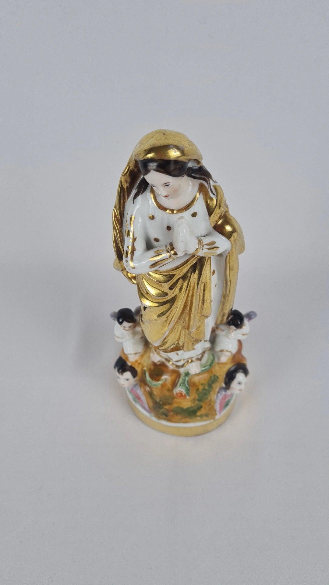 Vierge en Ascension – Porcelaine polychrome et dorée