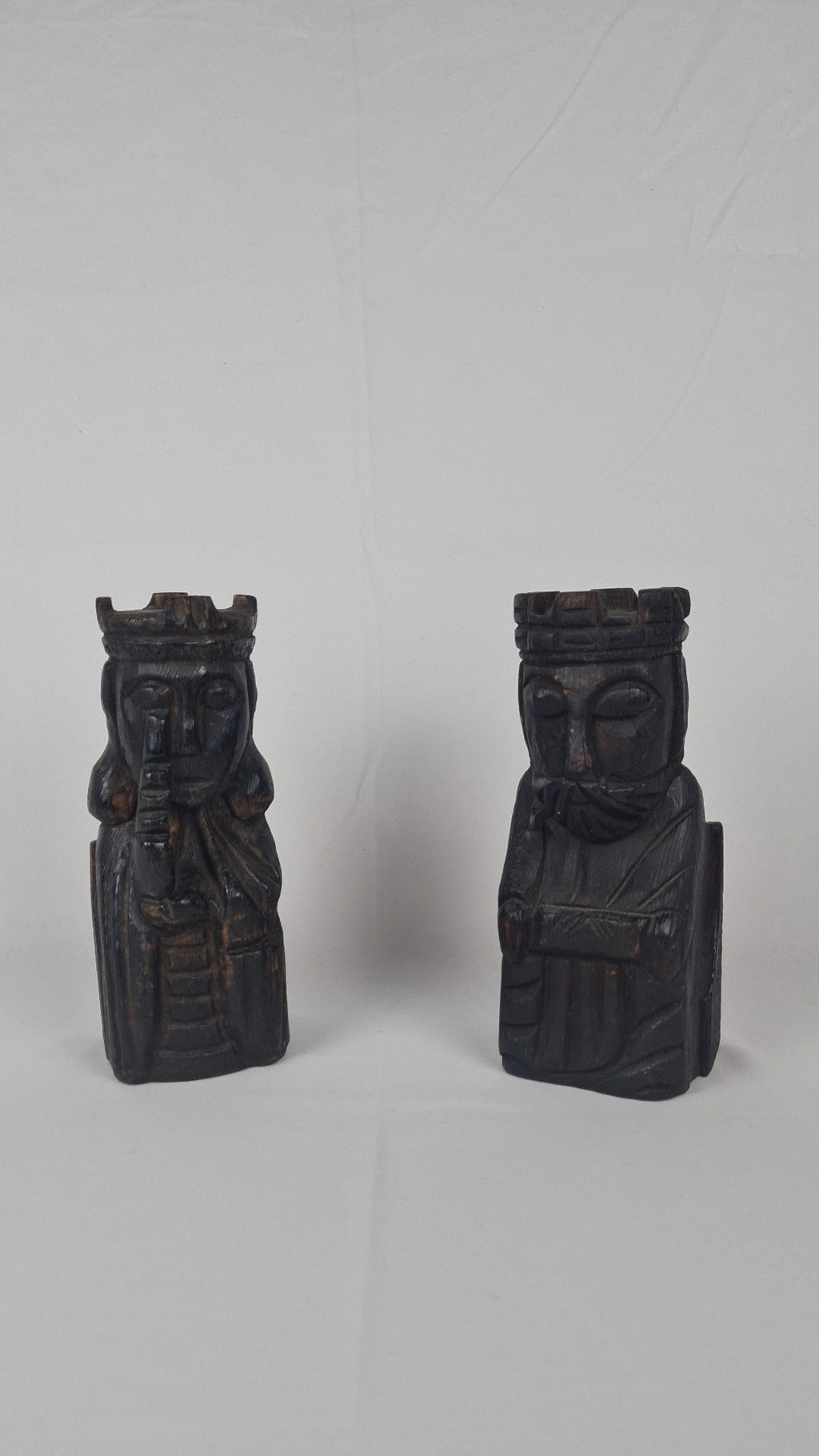 Paire de serre-livres en bois sculpté – “Los Reyes Católicos”