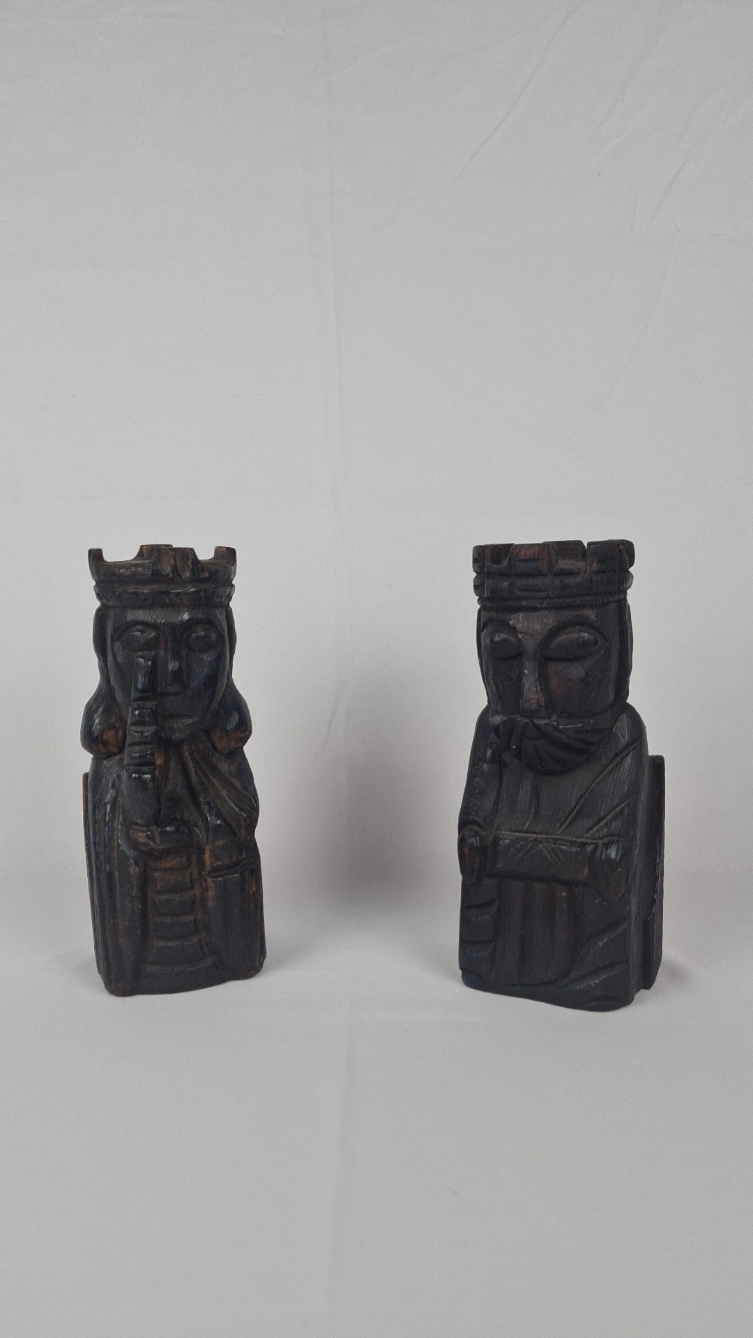 Paire de serre-livres en bois sculpté – “Los Reyes Católicos”