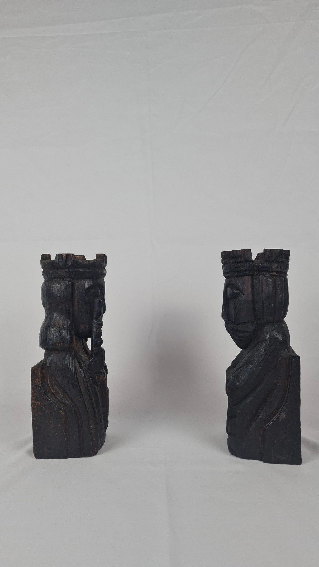 Paire de serre-livres en bois sculpté – “Los Reyes Católicos”