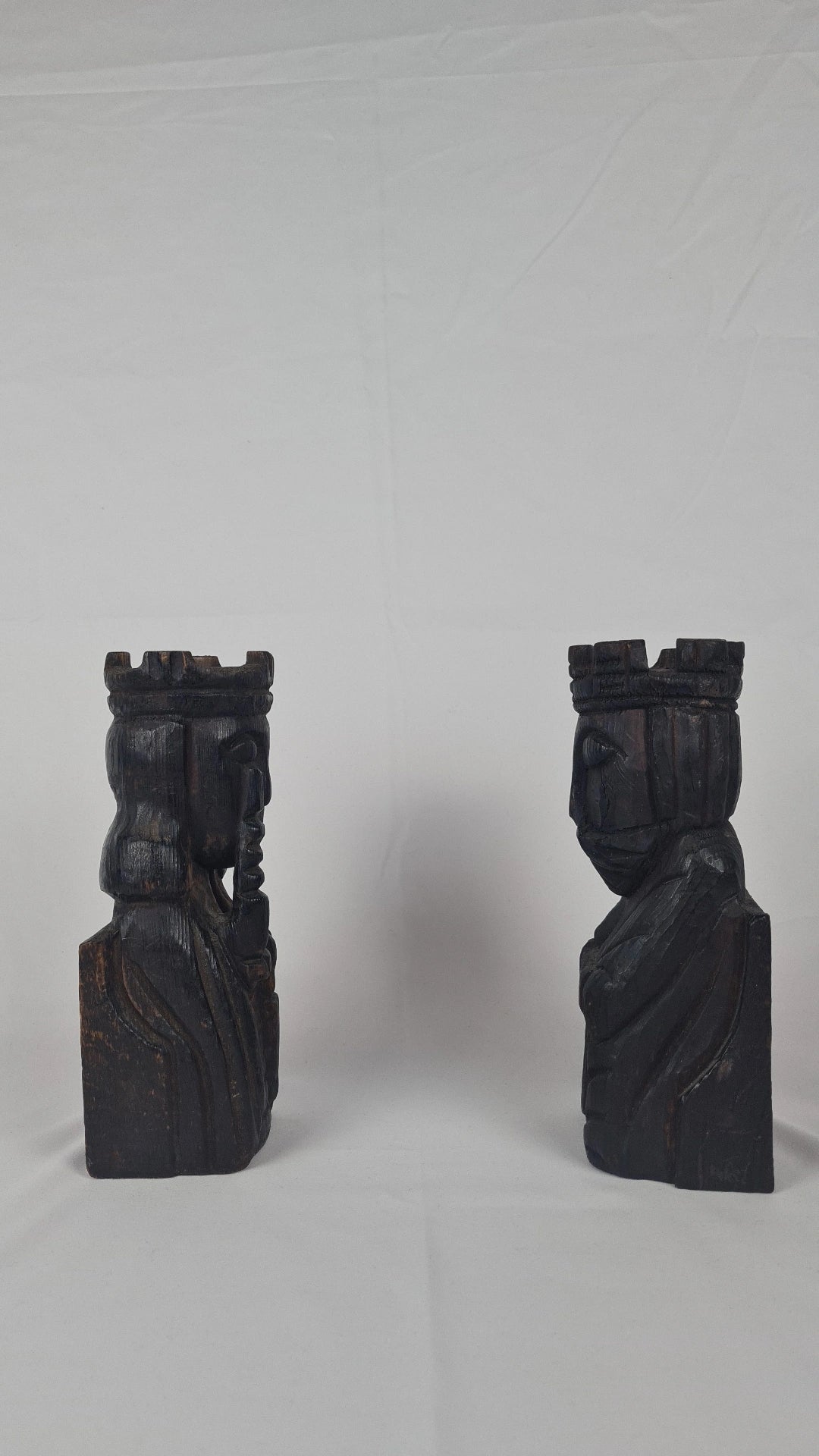 Paire de serre-livres en bois sculpté – “Los Reyes Católicos”