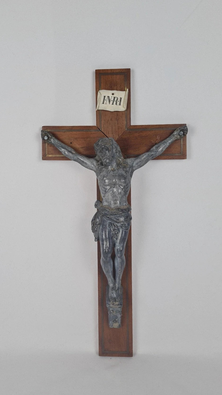 Crucifix en bois et Christ en fonte – Maison A. Roblot, Paris