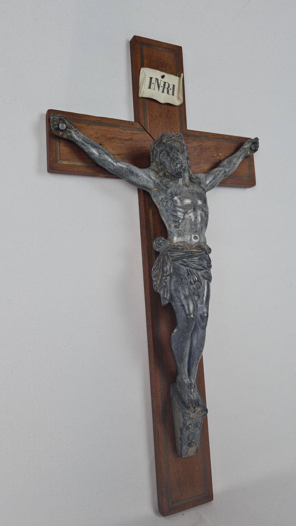 Crucifix en bois et Christ en fonte – Maison A. Roblot, Paris