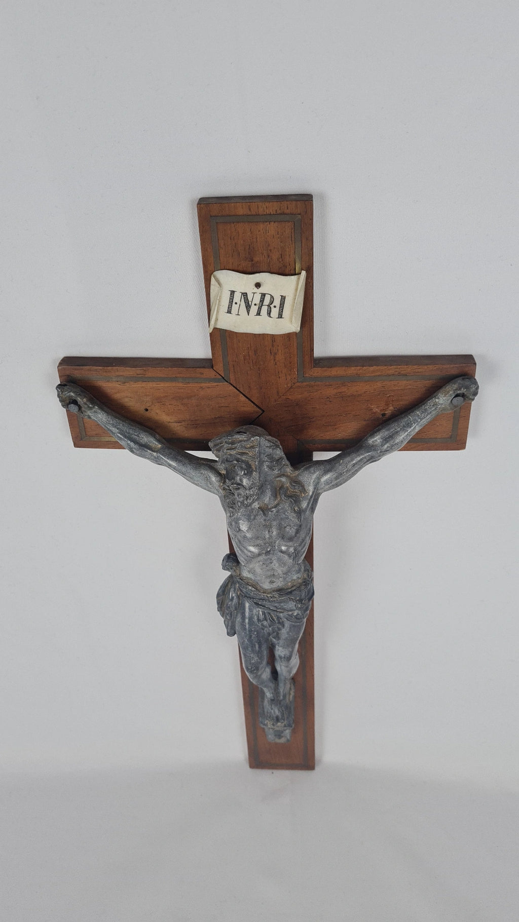 Crucifix en bois et Christ en fonte – Maison A. Roblot, Paris