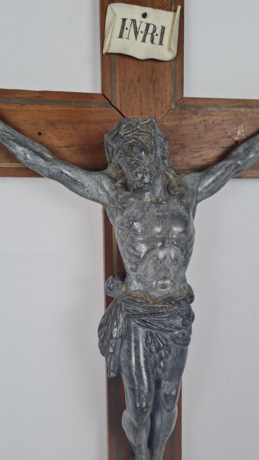 Crucifix en bois et Christ en fonte – Maison A. Roblot, Paris
