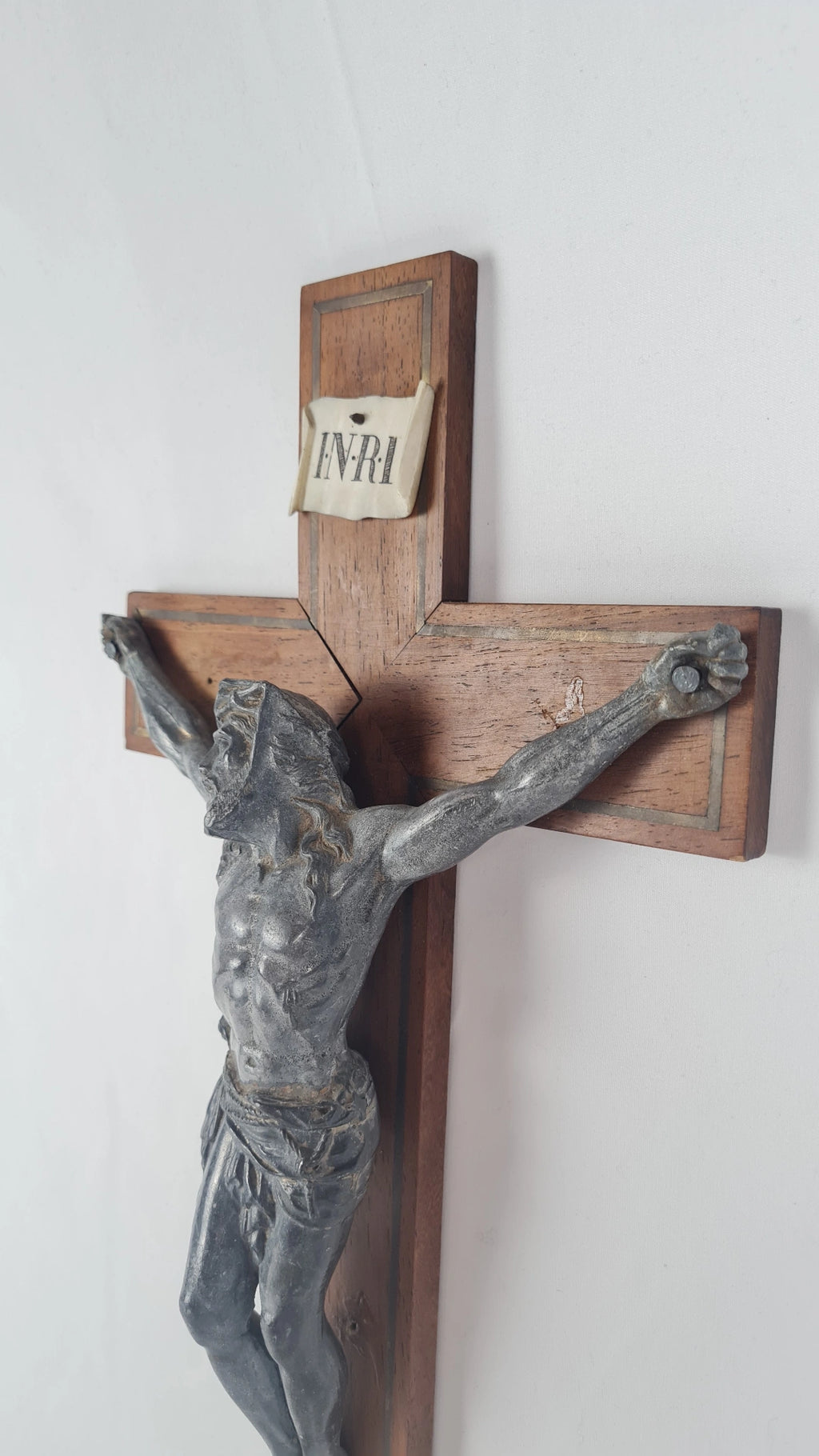 Crucifix en bois et Christ en fonte – Maison A. Roblot, Paris